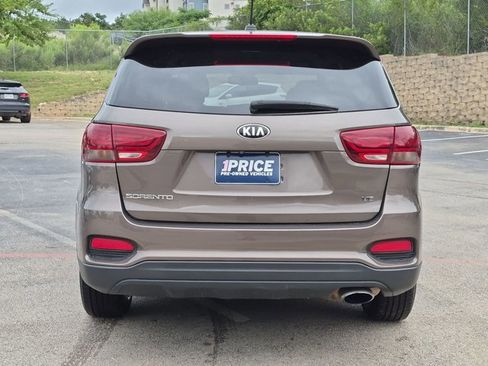 Used 2019 Kia Sorento AWD V6 image 6