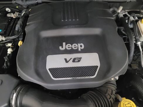 Used 2017 Jeep Wrangler Unlimited Sahara image 30