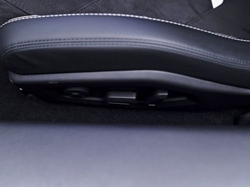 Used 2023 Lamborghini Huracan EVO image 48