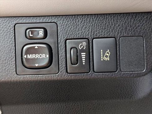 Used 2018 Toyota RAV4 XLE FWD image 11