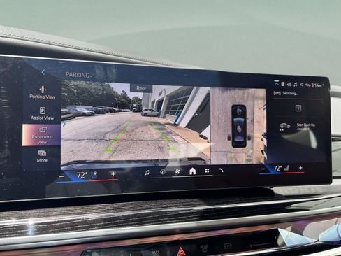 Used 2025 BMW 740i w/ Premium Package image 16