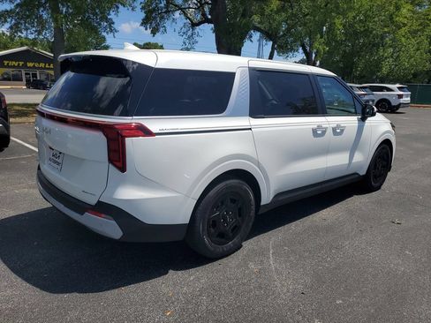 New 2026 Kia Carnival FWD image 4