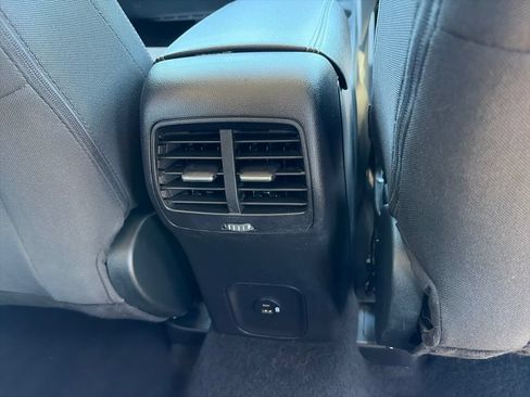 Used 2022 Ford Escape SE w/ SE Sport Appearance Package FWD image 33