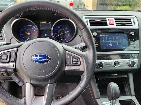 Used 2017 Subaru Outback 2.5i Premium image 16