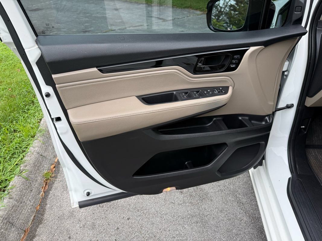 Used 2023 Honda Odyssey Elite image 15