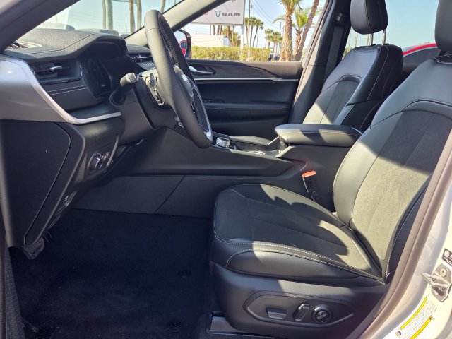 New 2026 Jeep Grand Cherokee Altitude RWD image 10