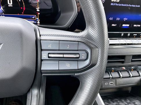 Used 2023 Chevrolet Colorado Trail Boss w/ Technology Package image 28