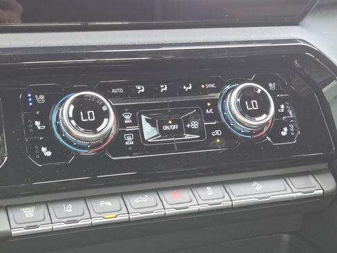 New 2026 GMC Sierra 2500 AT4 w/ AT4 Premium Plus Package AWD/4WD image 36