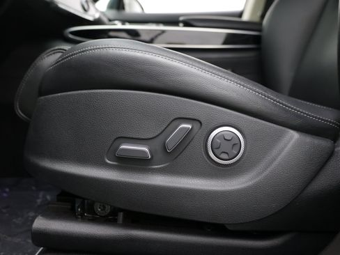 Used 2022 Genesis GV70 2.5T AWD/4WD image 16