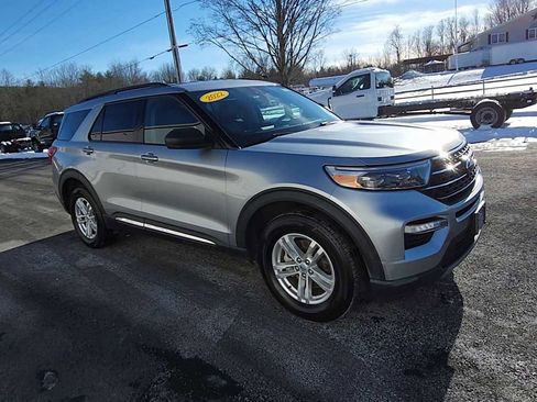 Used 2022 Ford Explorer XLT w/ Equipment Group 202A image 2