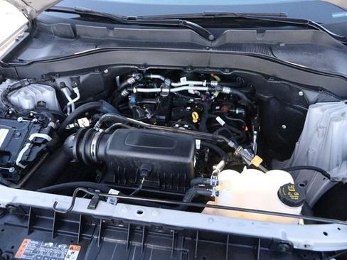 Used 2024 Ford Explorer XLT w/ Equipment Group 202A AWD/4WD image 28