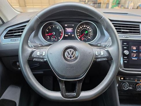 Used 2020 Volkswagen Tiguan SE FWD image 15