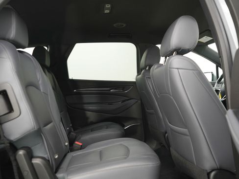 Used 2023 Buick Enclave Essence image 11