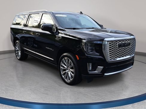 Used 2022 GMC Yukon XL Denali w/ Max Trailering Package AWD/4WD image 3