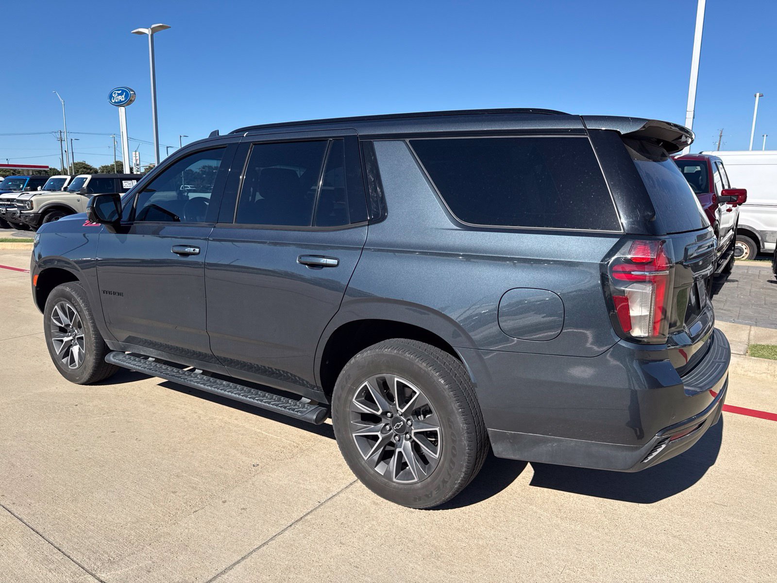 Used 2021 Chevrolet Tahoe Z71 w/ Z71 Signature Package AWD/4WD image 9