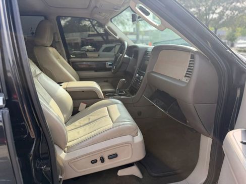 Used 2015 Lincoln Navigator 4WD image 12