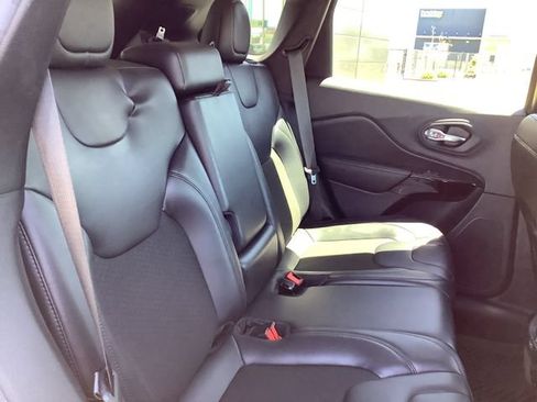 Used 2020 Jeep Cherokee Latitude Plus FWD image 32