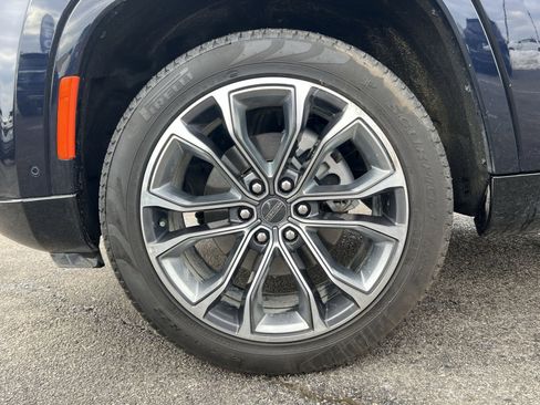 Used 2024 Jeep Grand Wagoneer Series III image 12