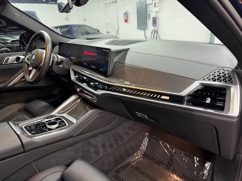 Used 2024 BMW X6 M60i image 17