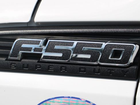 Used 2016 Ford F550 2WD Regular Cab Super Duty image 40