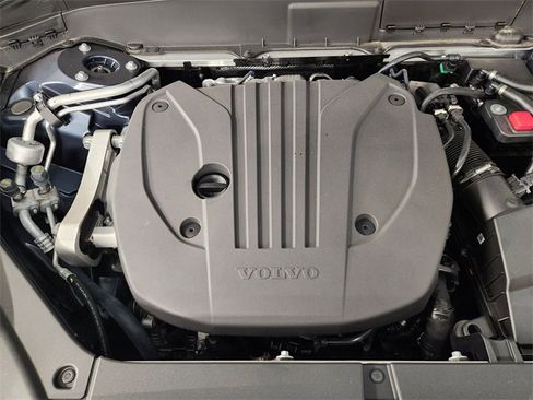 New 2026 Volvo XC90 B5 Plus w/ Protection Package Premier image 33