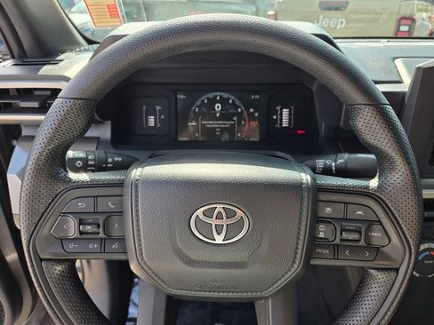 Used 2025 Toyota Tacoma SR5 AWD/4WD image 30