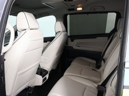 Used 2025 Honda Odyssey Touring image 9