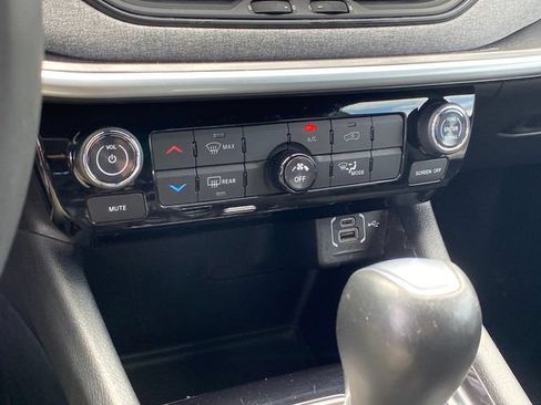 Used 2024 Jeep Compass Latitude AWD/4WD image 12
