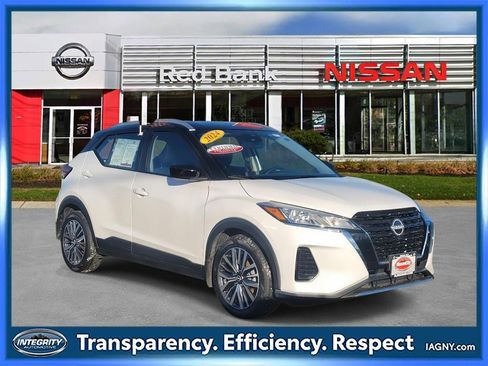 Used 2024 Nissan Kicks SV image 1