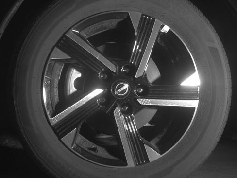 Used 2025 Nissan Sentra SV FWD image 15