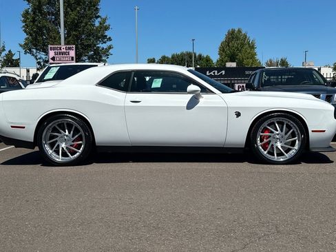 Used 2023 Dodge Challenger SRT Hellcat w/ Driver Convenience Group RWD image 3