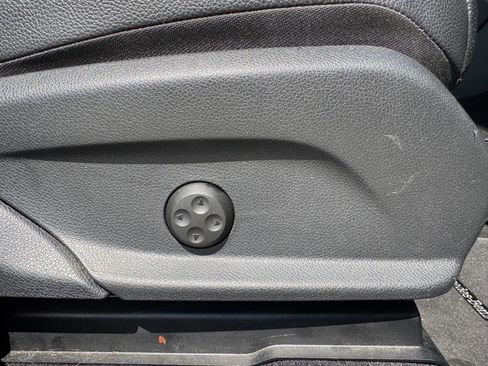 Used 2018 Mercedes-Benz GLC 300 GLC 300 image 32