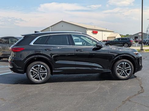 Certified 2025 Audi Q5 Premium AWD/4WD image 8