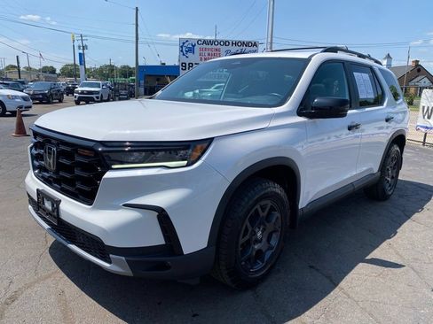 Used 2023 Honda Pilot TrailSport image 9