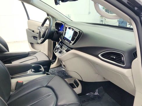 Used 2023 Chrysler Pacifica Touring-L FWD image 29