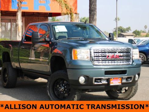 Used 2011 GMC Sierra 2500 Denali RWD image 2