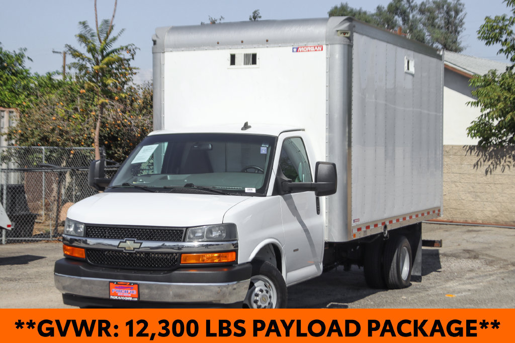 Used 2020 Chevrolet Express 3500 w/ Chrome Appearance Package RWD image 4