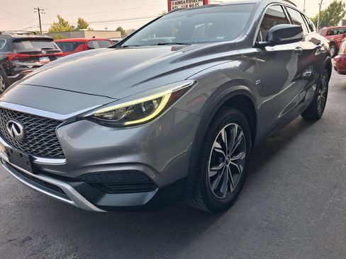 Used 2018 INFINITI QX30 AWD image 4