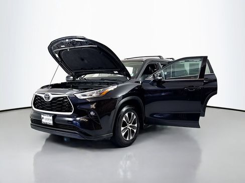 Used 2020 Toyota Highlander XLE AWD/4WD image 20
