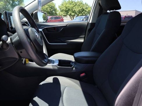 Used 2019 Toyota RAV4 LE AWD/4WD image 13