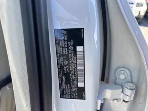 Used 2025 Volvo XC60 B5 Ultra w/ Protection Package Premier image 40