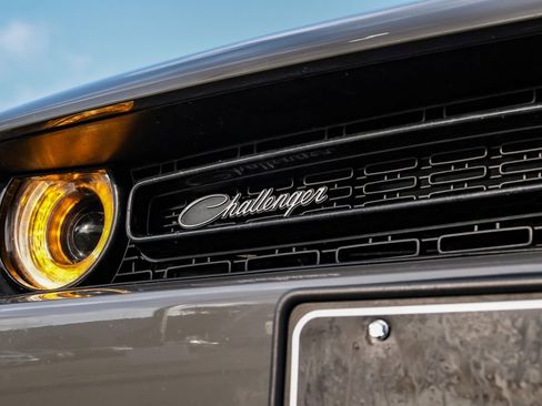 Used 2018 Dodge Challenger R/T image 44