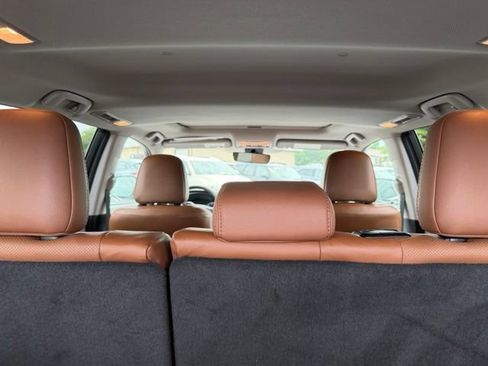 Used 2017 Toyota Highlander Limited AWD/4WD image 16