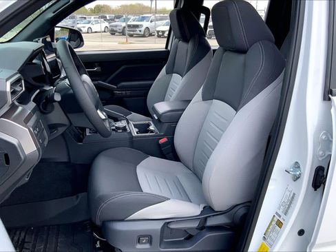 Used 2024 Toyota Tacoma TRD Off-Road image 7