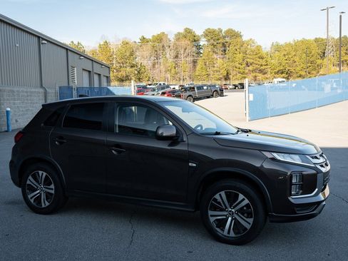 Used 2020 Mitsubishi Outlander Sport ES FWD image 12