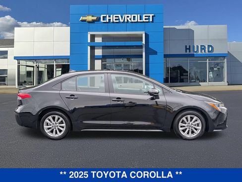 Used 2025 Toyota Corolla LE w/ LE Premium Package FWD image 3