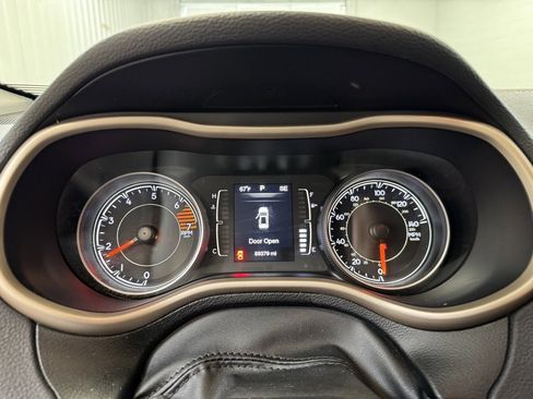 Used 2016 Jeep Cherokee Altitude w/ Cold Weather Group image 29