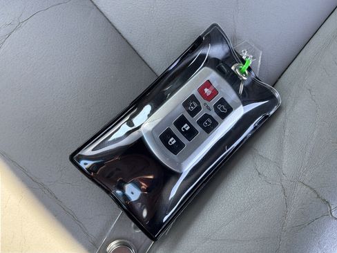 Used 2015 Toyota Sienna XLE w/ XLE Navigation Package FWD image 38