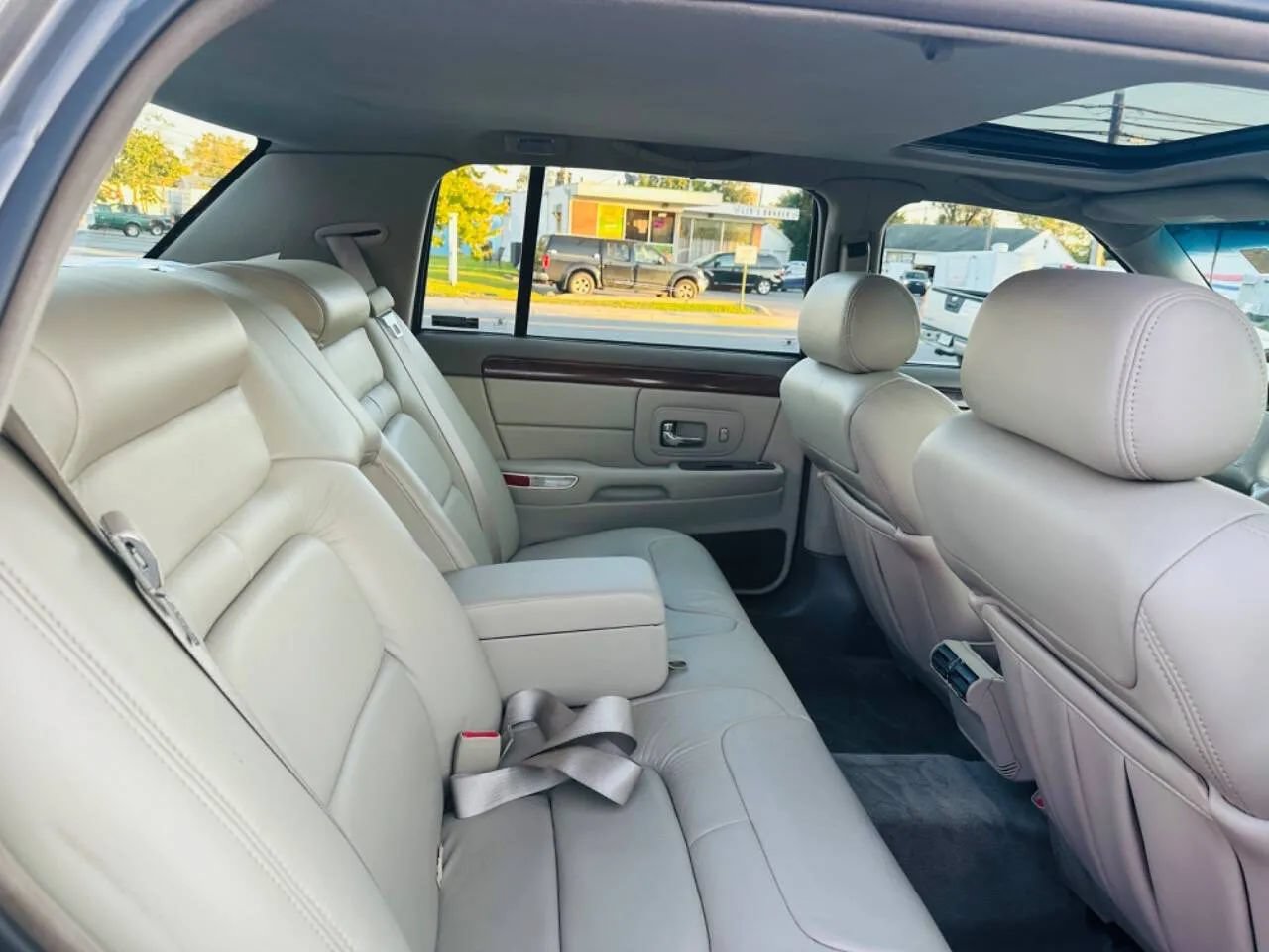 Used 1998 Cadillac De Ville FWD image 35