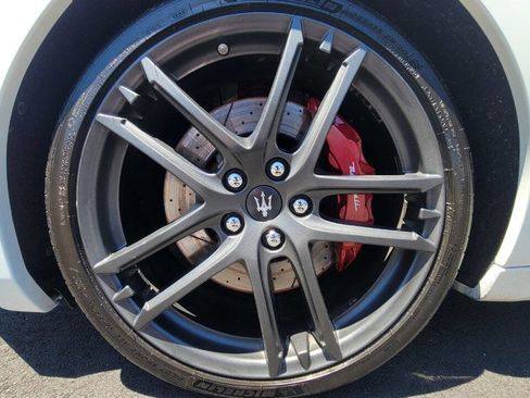 Used 2015 Maserati GranTurismo Sport RWD image 34